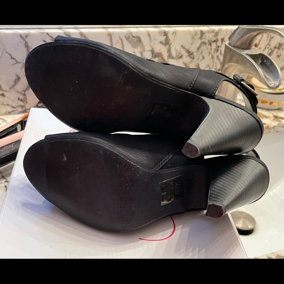 My delicious shoes, black open toe strapped heel, size 8.5 worn once . - Picture 5 of 6